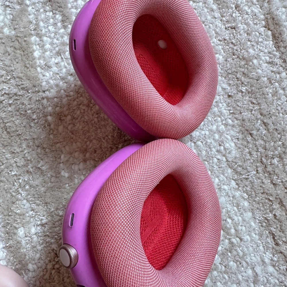 Apple Over-Ear Headphones in Pink and Red with Interchangeable Ear Cups - Picture 4 of 5